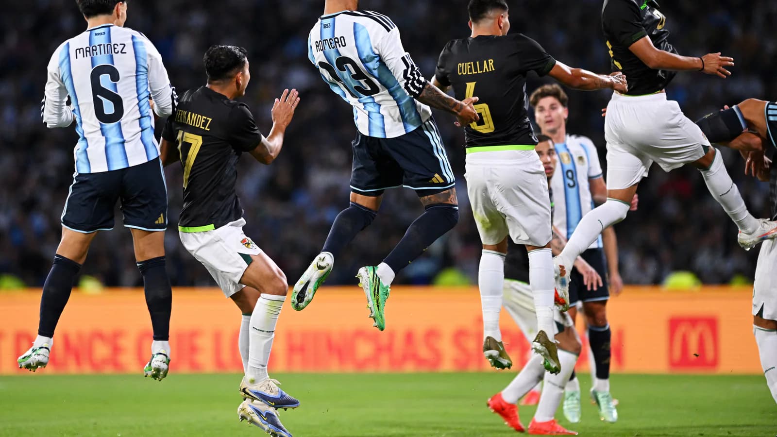 Cuti Romero marcó de cabeza ante Bolivia en su estreno como capitán de Argentina