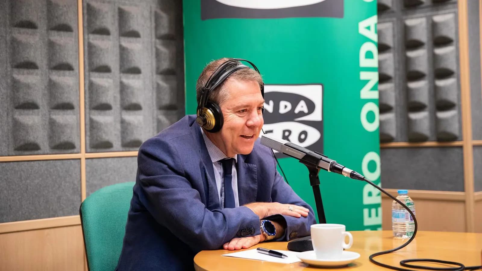 García-Page anuncia que su libro se titulará “Luces de emergencia”