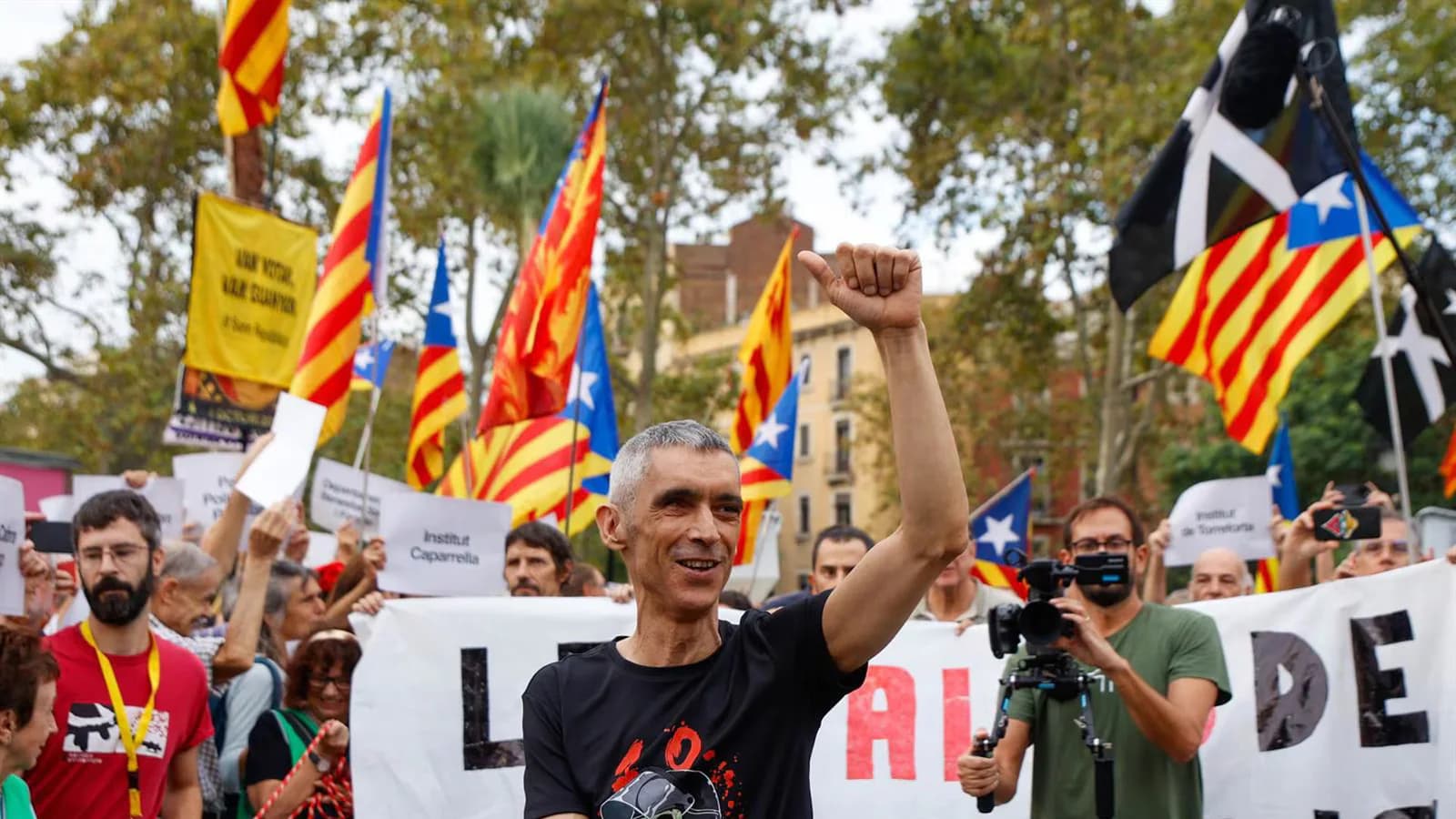 Suspenden el juicio a cuatro policías por la agresión a Roger Español