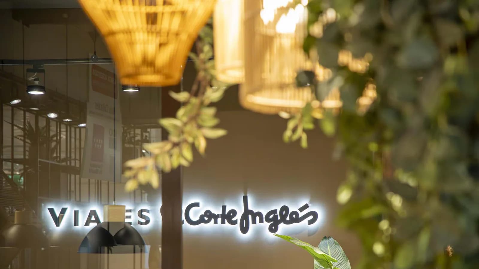 El Corte Inglés acordó comprar el 25% restante de su filial de viajes