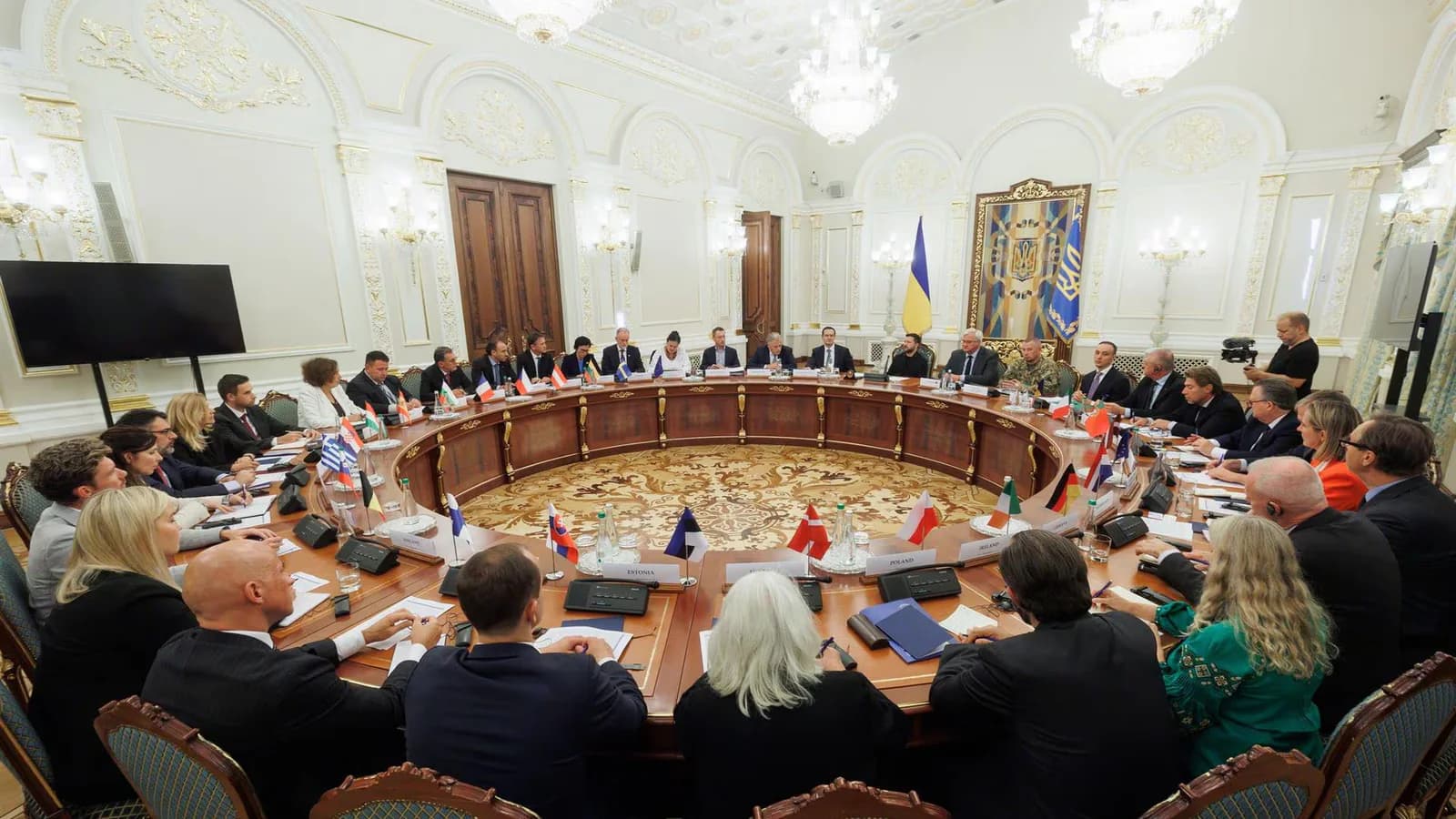 Zelenski pidió a la UE más fondos, defensa aérea y sanciones contra Rusia