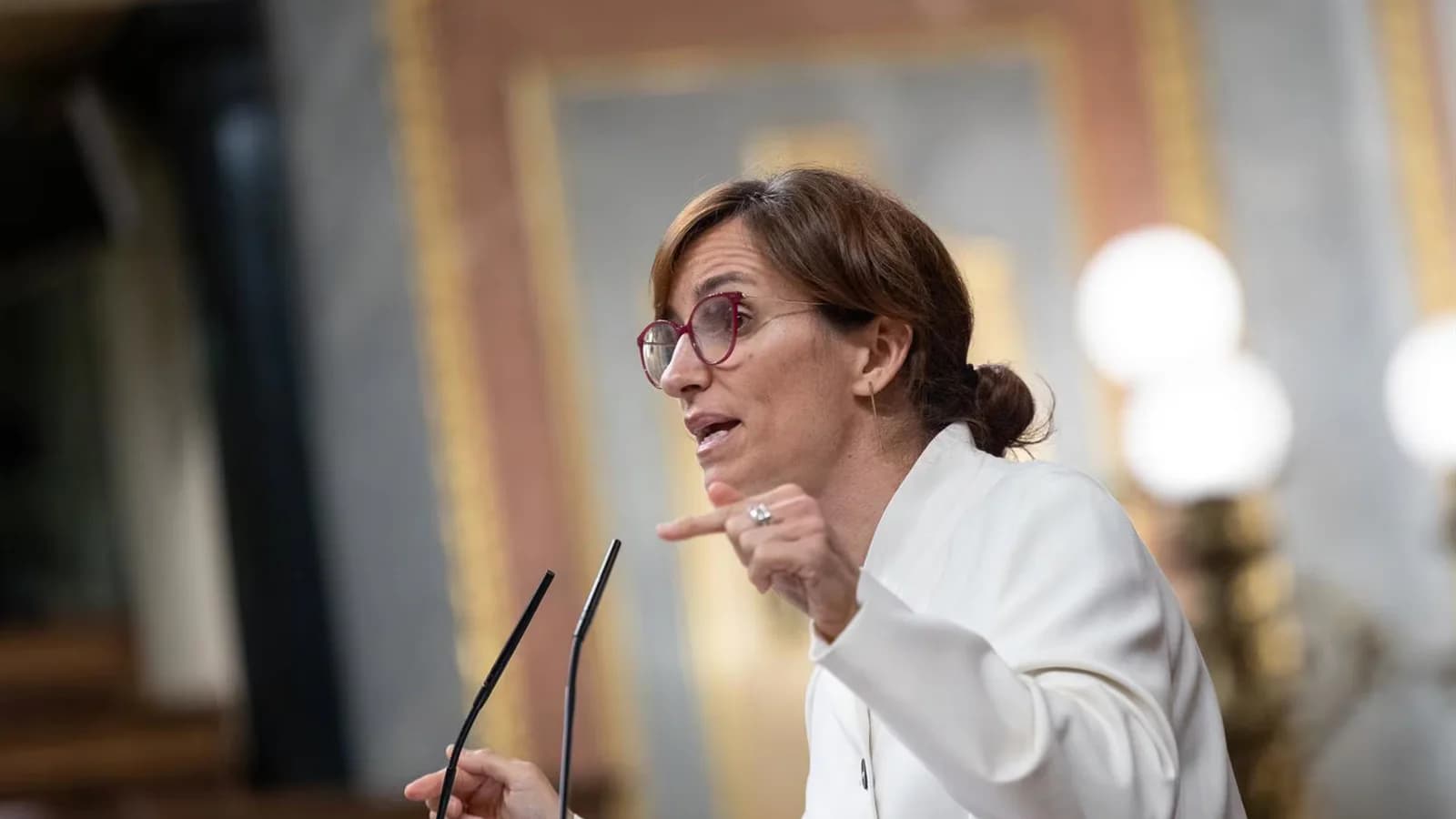 Mónica García cuestionó a Junts por rechazar los decretos de vivienda del Gobierno
