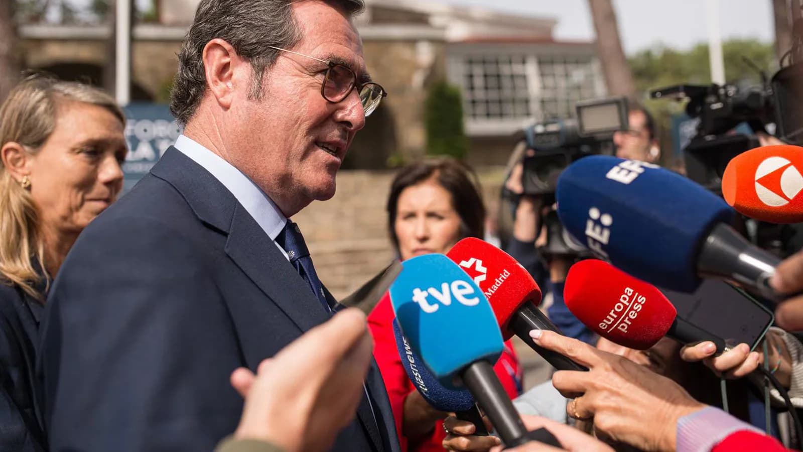 Garamendi cuestionó la falta de presupuestos y pidió recuperar el diálogo político