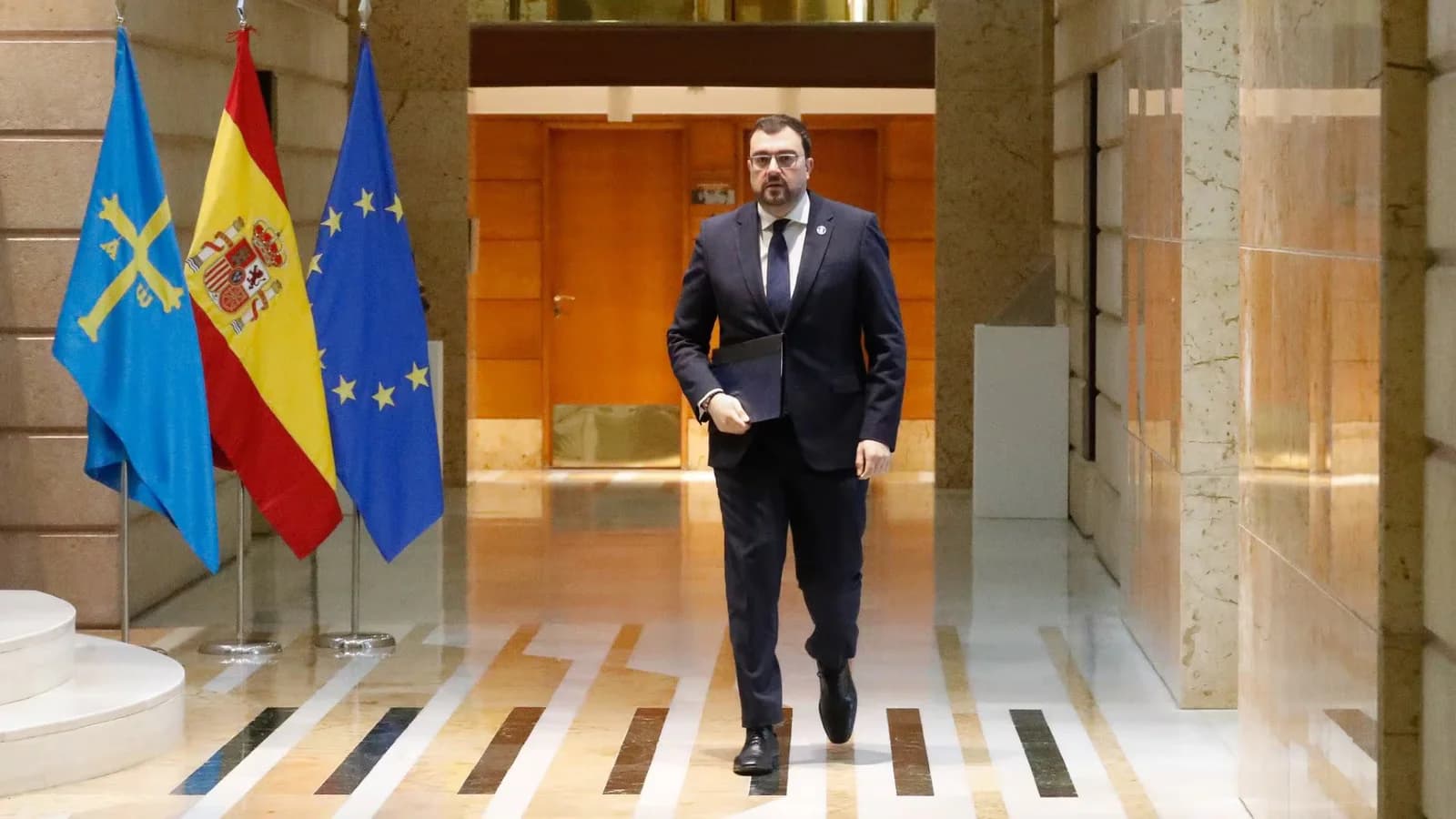 Adrián Barbón inicia una gira oficial por Argentina y Uruguay