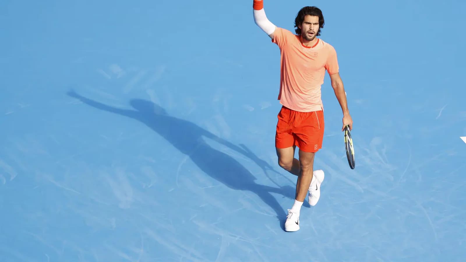Alcaraz venció a Arnaldi y avanzó a los cuartos de final en Tokio