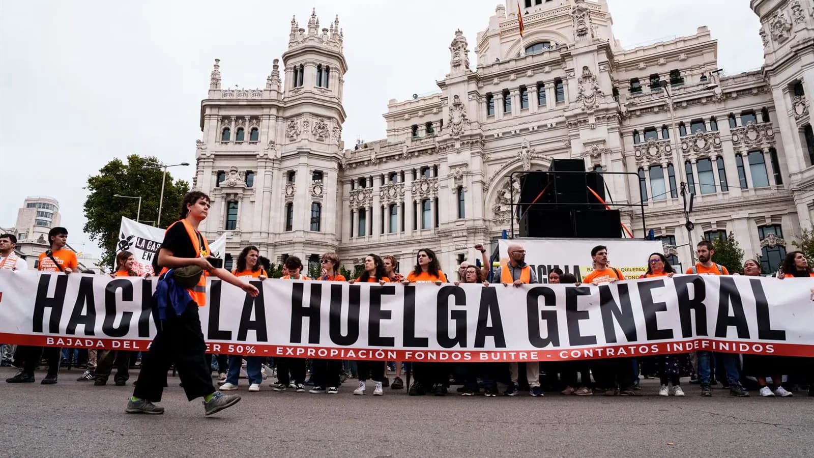 Miles marcharon en Madrid por la vivienda y reclamaron una huelga general