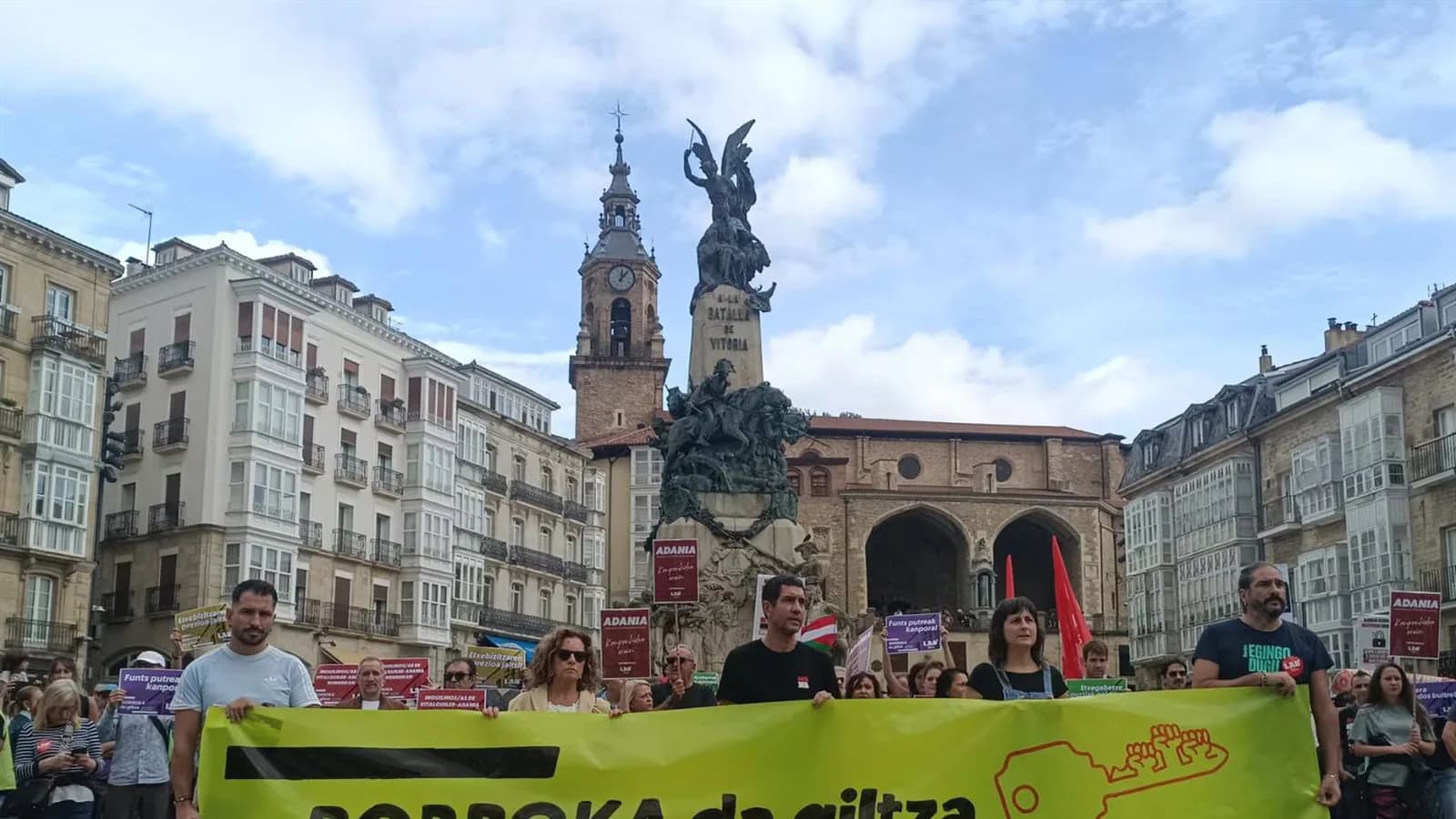 Movilizaciones en San Sebastián y Vitoria contra el negocio de la vivienda
