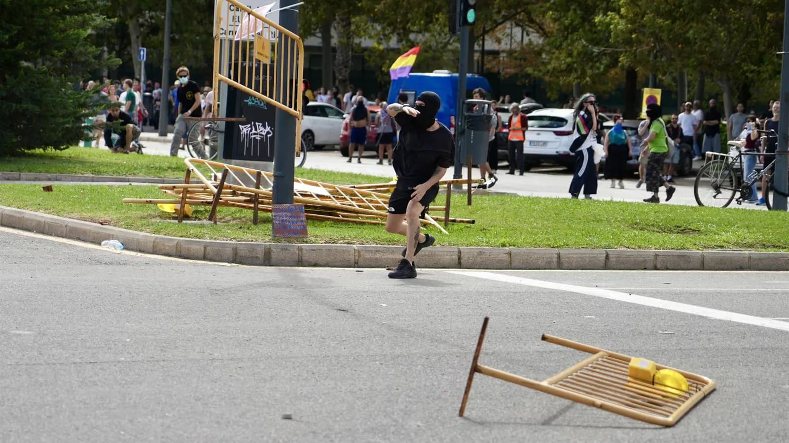 Una protesta por la vivienda en València terminó con un detenido y nueve policías heridos