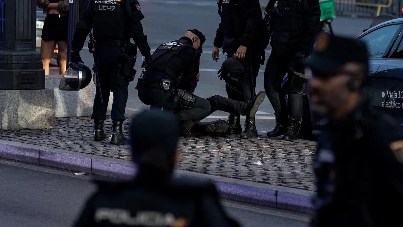 Detuvieron a tres manifestantes que intentaban llegar a la acampada de Sol en Madrid