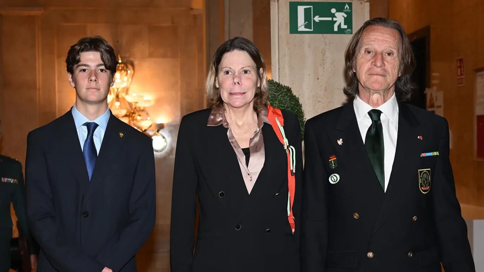 Kitín Muñoz presentó su libro sobre los Boinas Verdes junto a la familia real búlgara