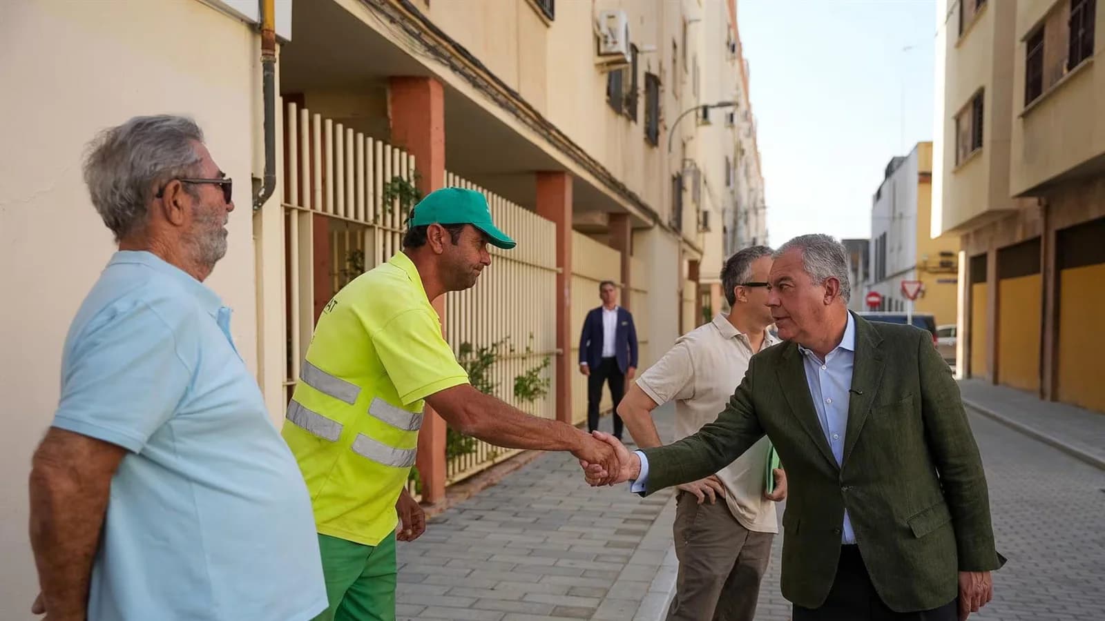 Sevilla renovará el pavimento de ocho calles de tres barrios en octubre