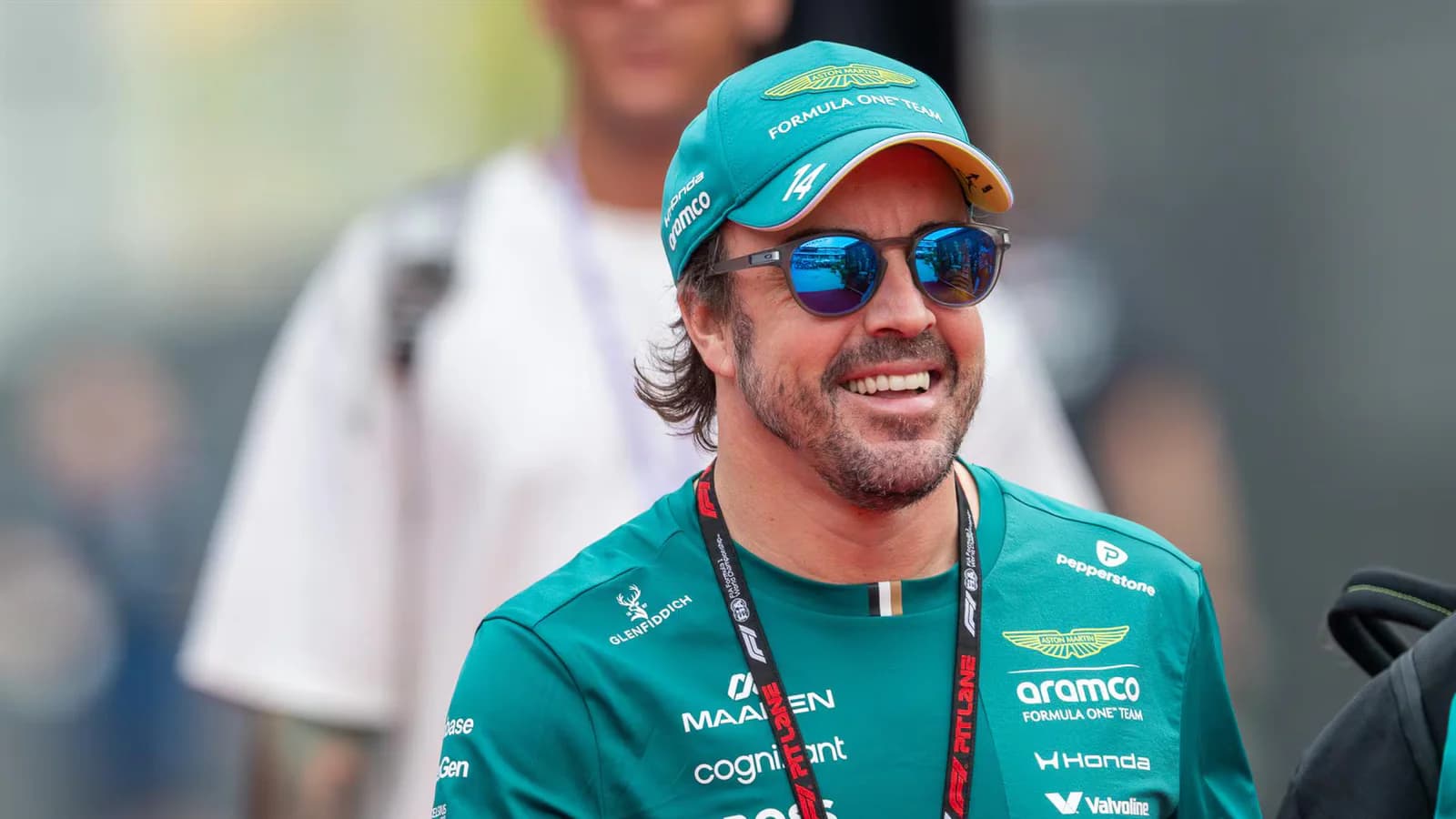 Alonso analizó su remontada y cuestionó la interrupción del GP de Baréin