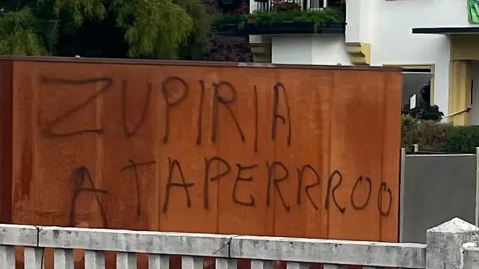 El PNV condenó las pintadas contra Bingen Zupioria en Hondarribia