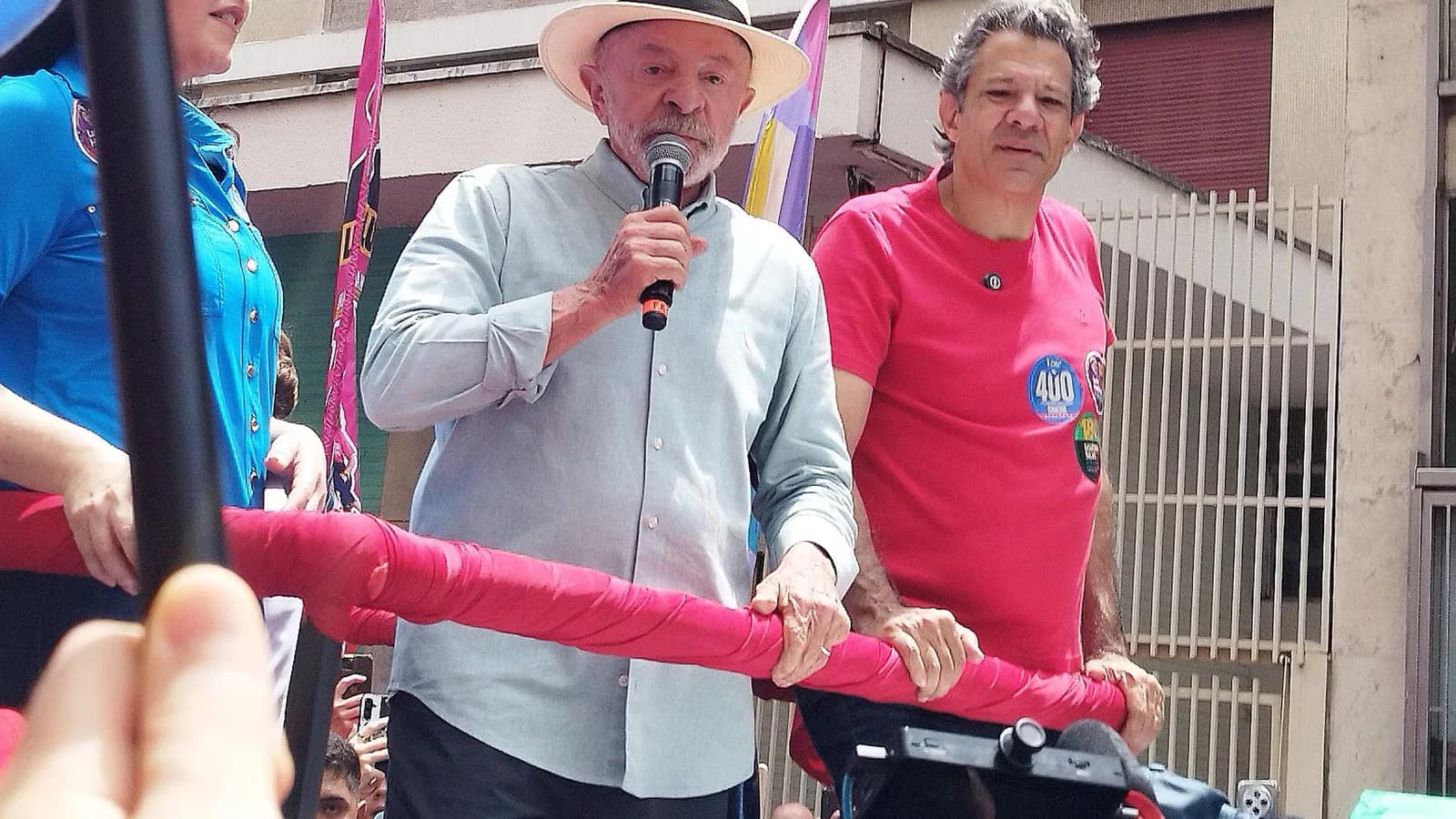 Lula pidió elegir entre democracia y “barbarie” tras votar en Brasil