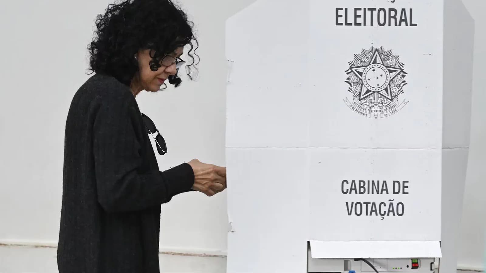 Brasil cerró los colegios electorales tras una jornada clave