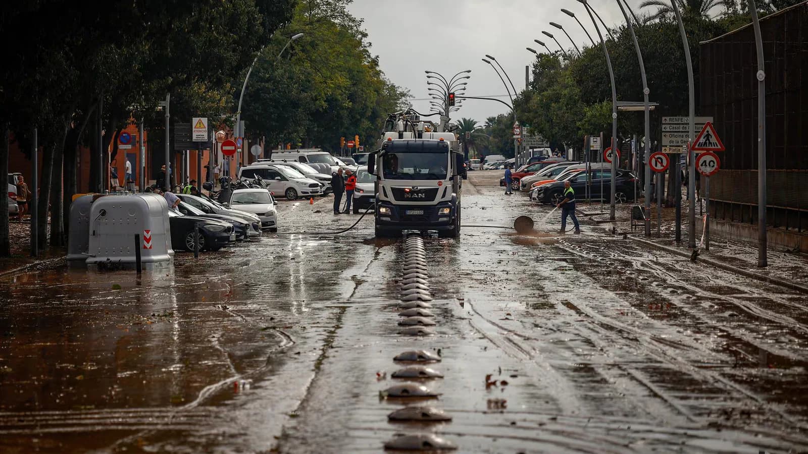 Lluvias y tormentas: Barcelona mantiene alerta roja hasta las 10