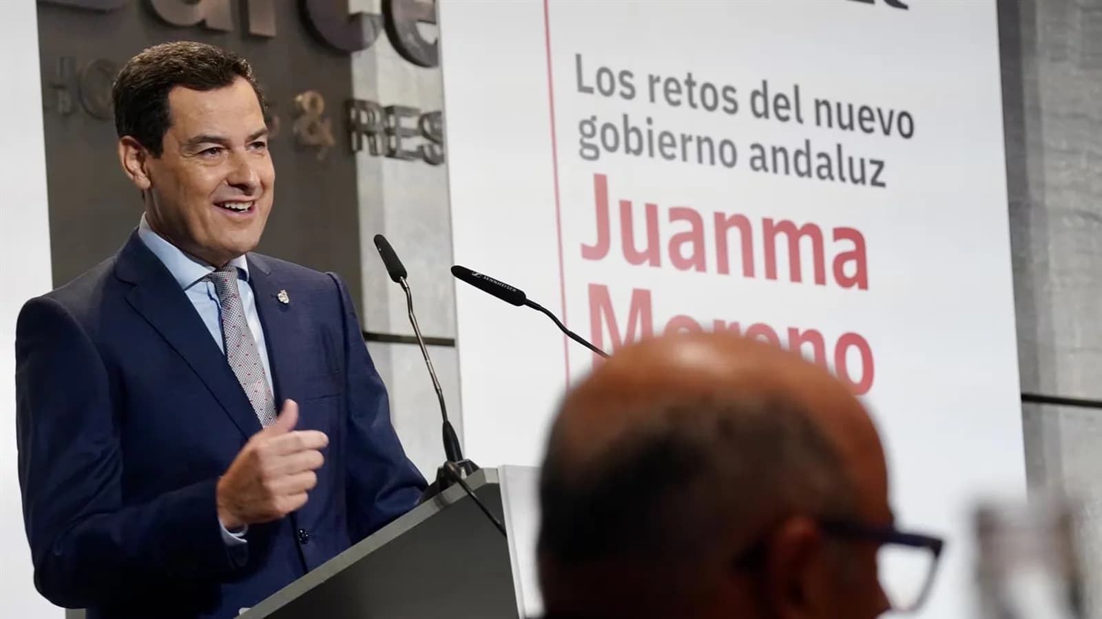 Juanma Moreno se involucrará a fondo en la campaña y seguirá en Andalucía