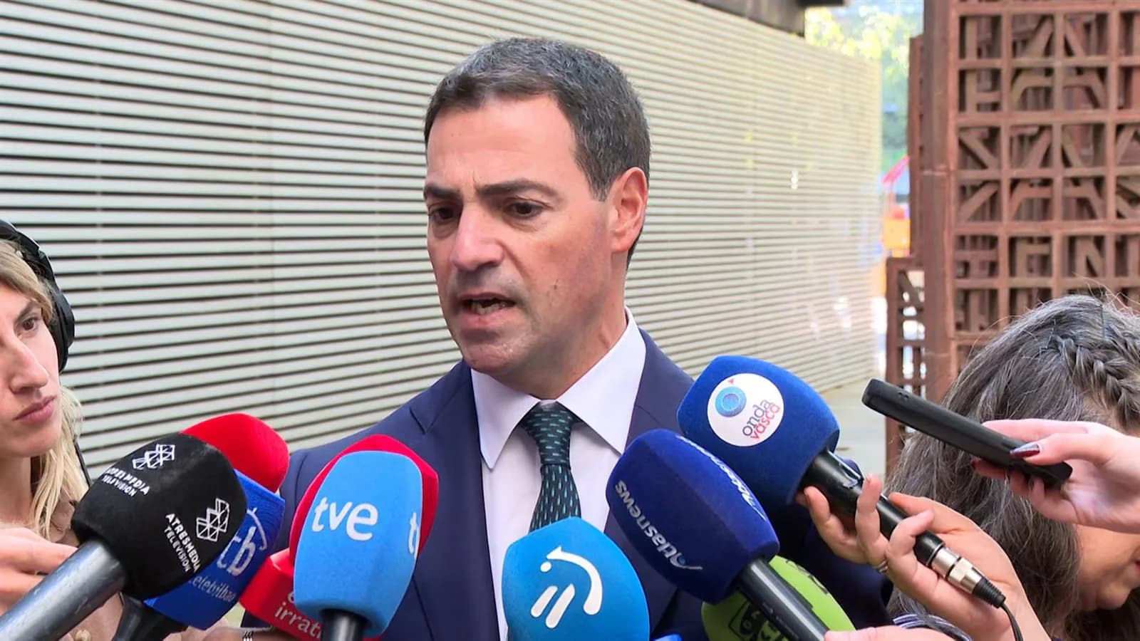 Pradales asegura que el ruido electoral no desviará la agenda del Gobierno Vasco