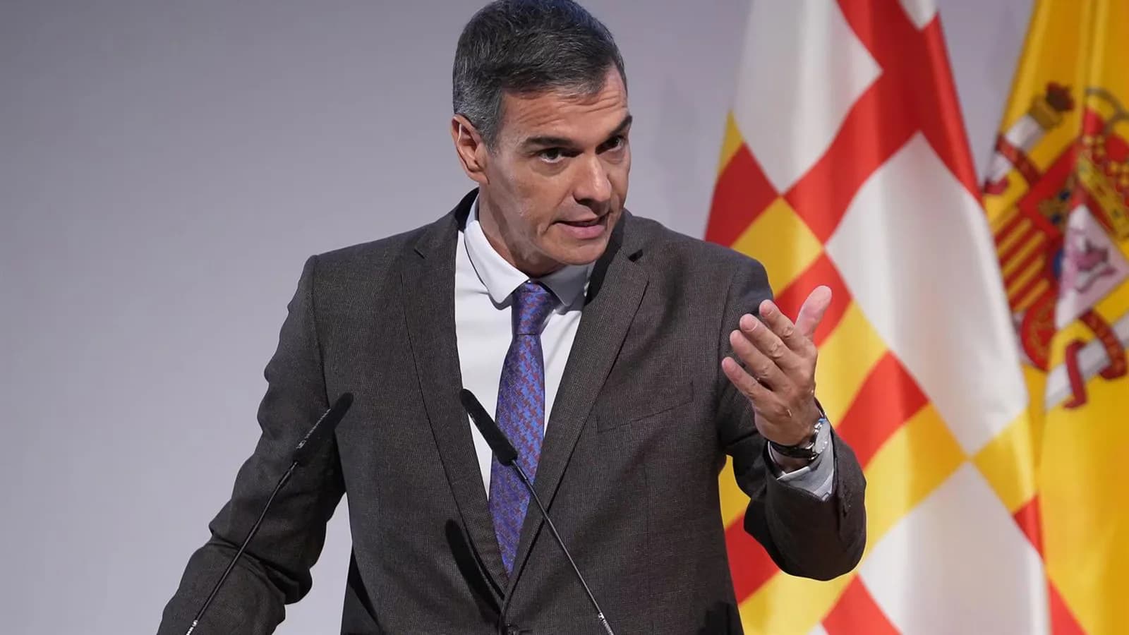 Sánchez llega a las urnas con causas sobre el PSOE y una citación para las hijas de Zapatero