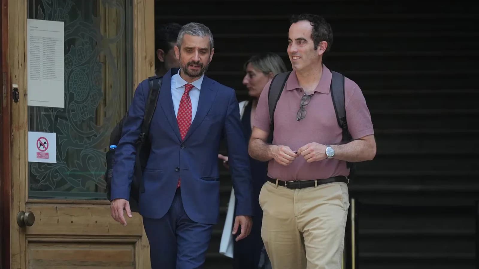 La Audiencia de Barcelona absuelve a cuatro exfuncionarios por la vacunación policial