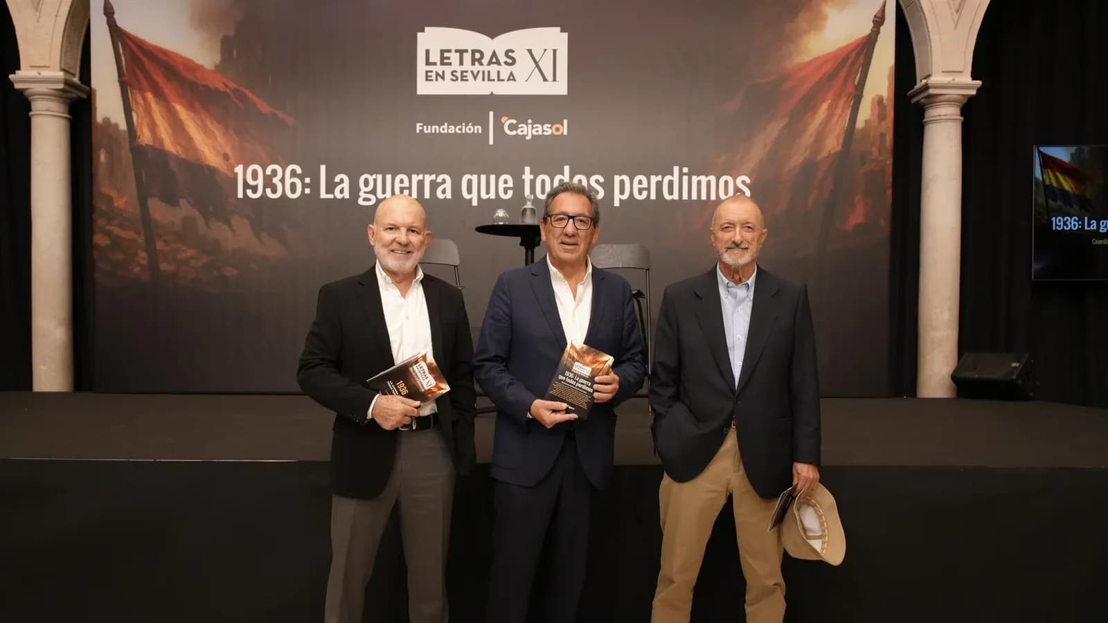 Pérez-Reverte y Vigorra abrieron un ciclo sobre la guerra de 1936