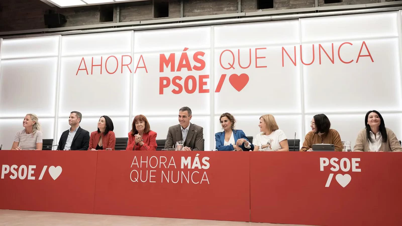 El PSOE reclama a Feijóo que desautorice a Abascal y Ayuso por cuestionar el voto por correo