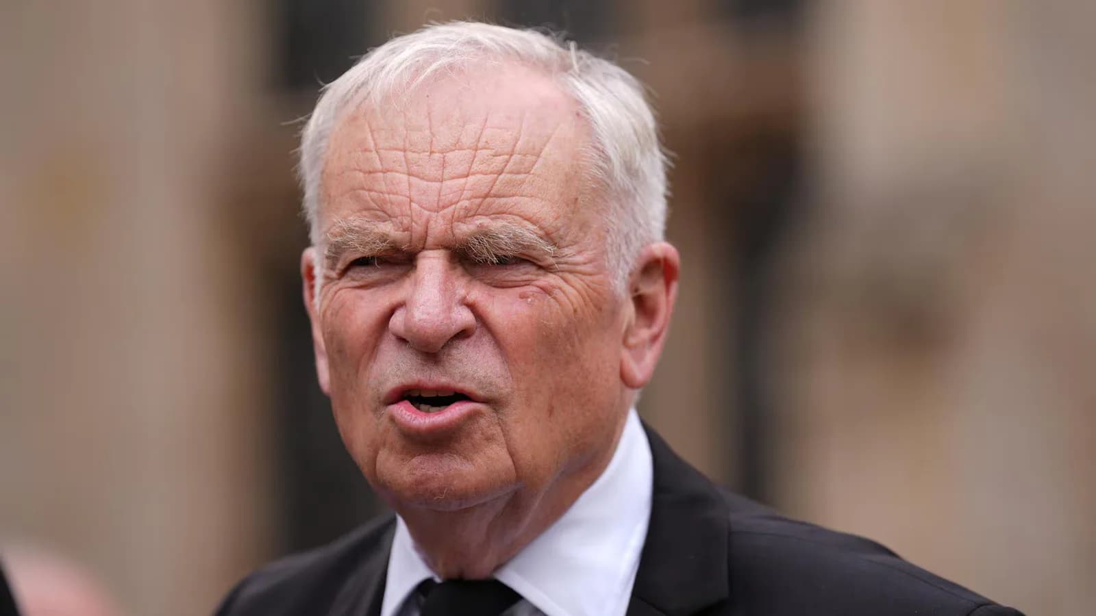 Murió a los 86 años el escritor y político británico Jeffrey Archer