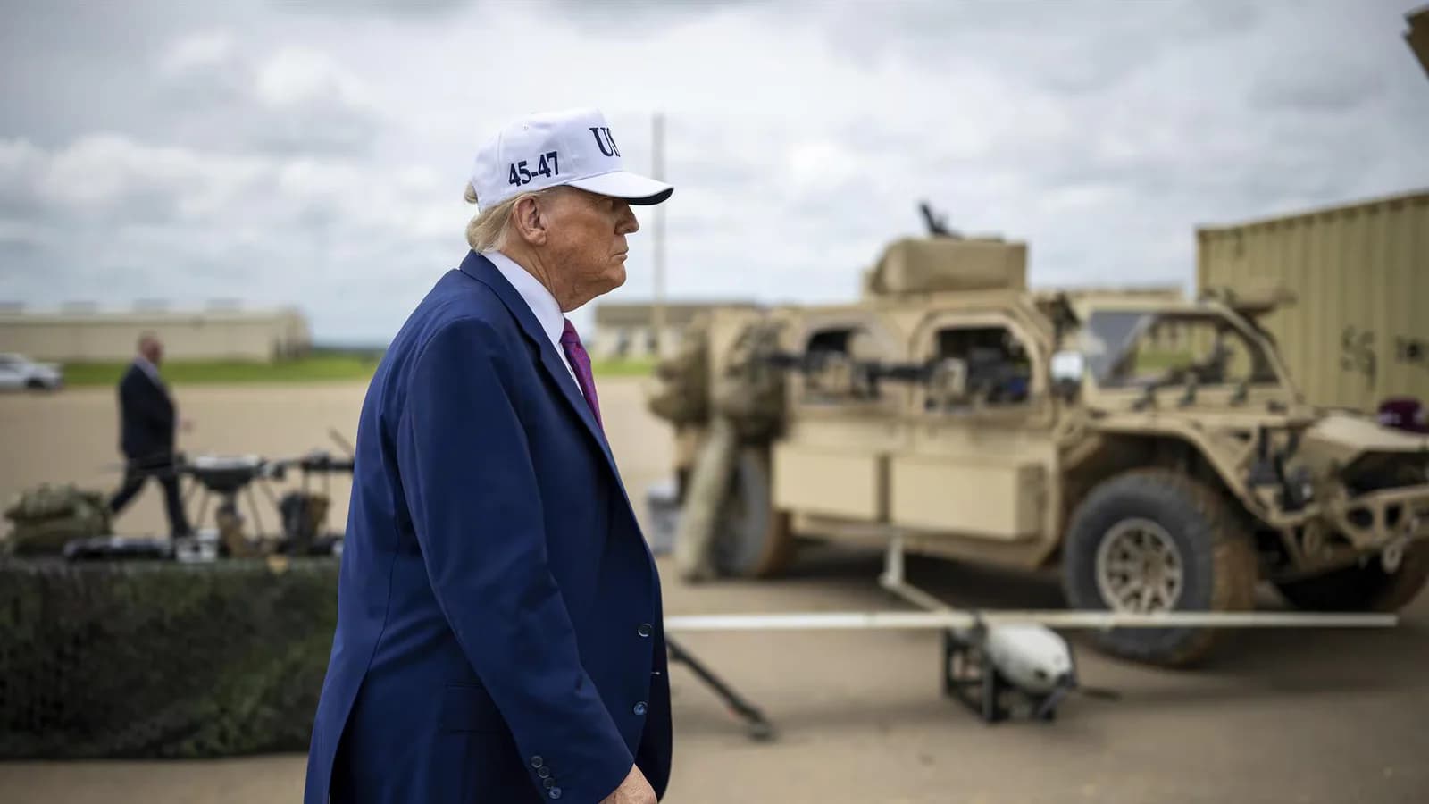 Trump evalúa instalar una base militar de Estados Unidos en Lituania o Polonia
