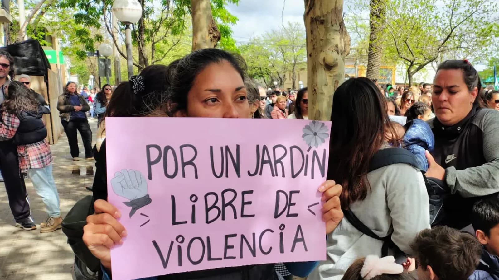 Atacaron a la directora de un jardín de Trenque Lauquen y sufrió una fractura