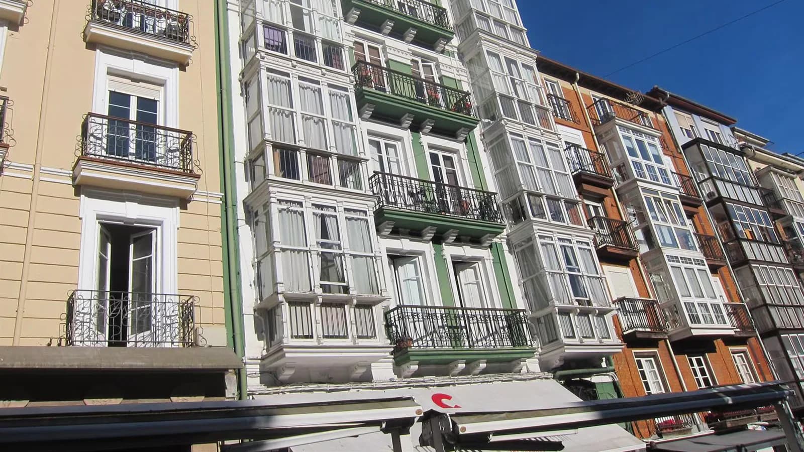 Instan a Cantabria y tres municipios a reforzar sus políticas de vivienda