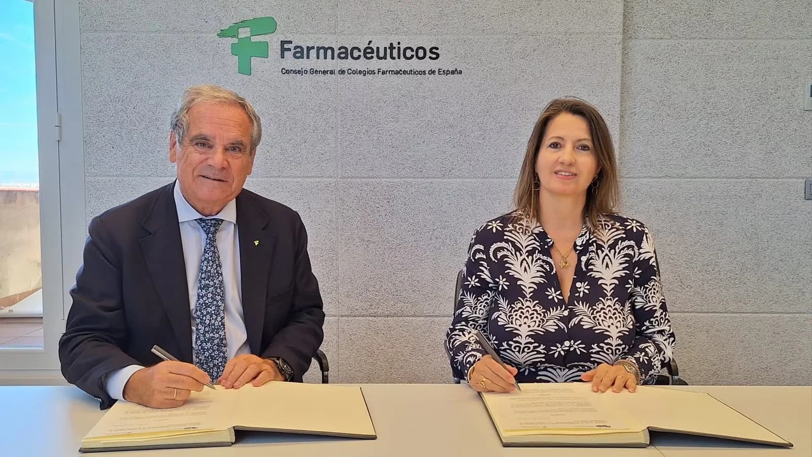 El CGCOF y SEMEDLAB acuerdan impulsar el desarrollo del laboratorio clínico