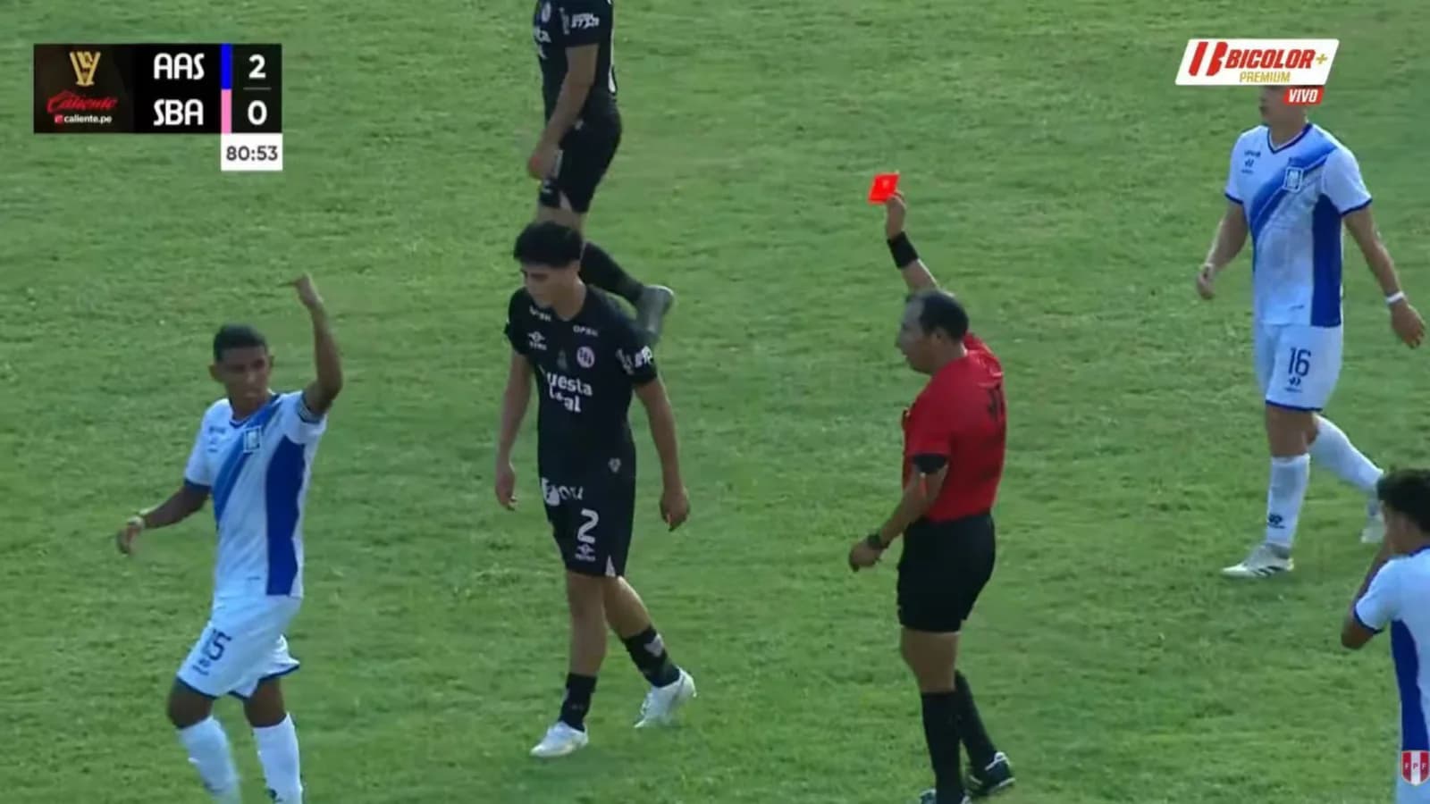 Luciano Zambrano fue expulsado tras una fuerte entrada en Sport Boys-Alianza Atlético