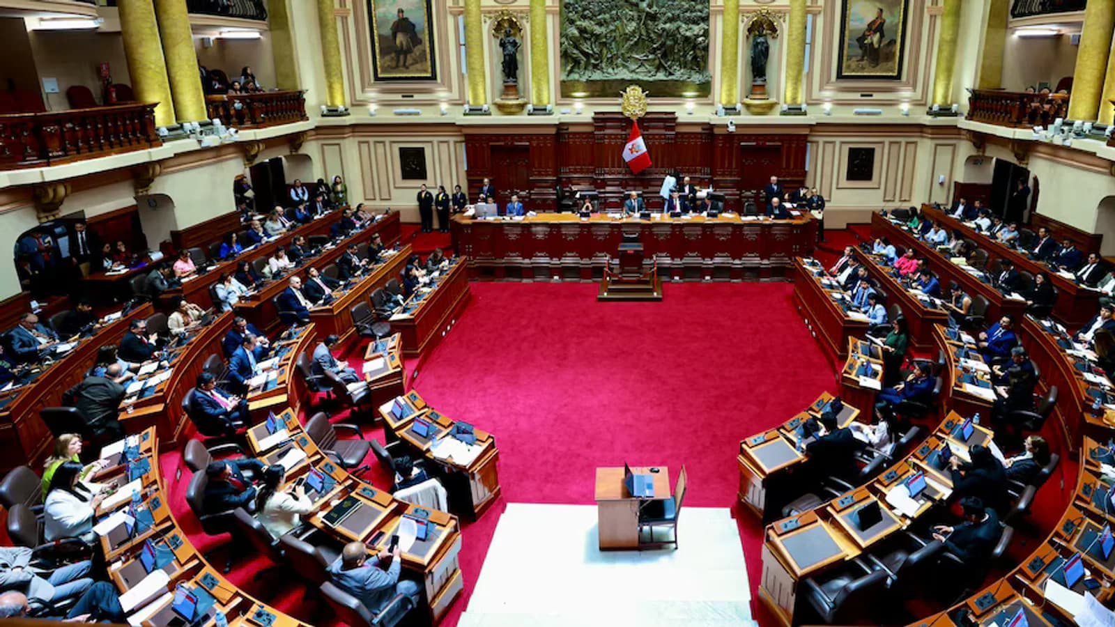 Diputados de Perú aprueban dar facultades legislativas al Gobierno de Fujimori