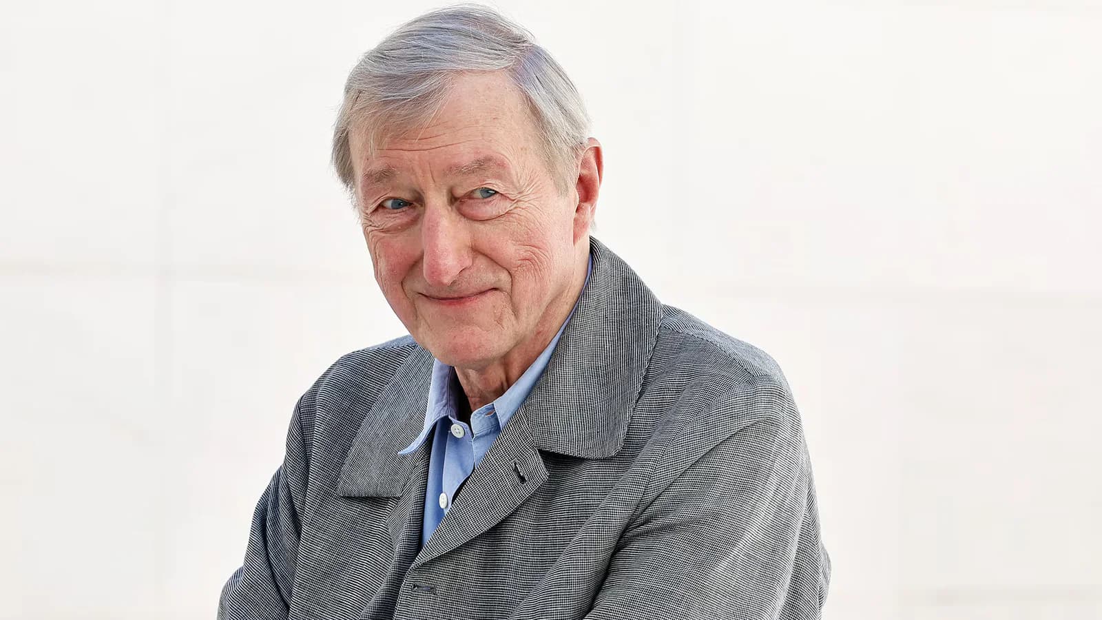 Julian Barnes: “El primer amor fija una vida para siempre”