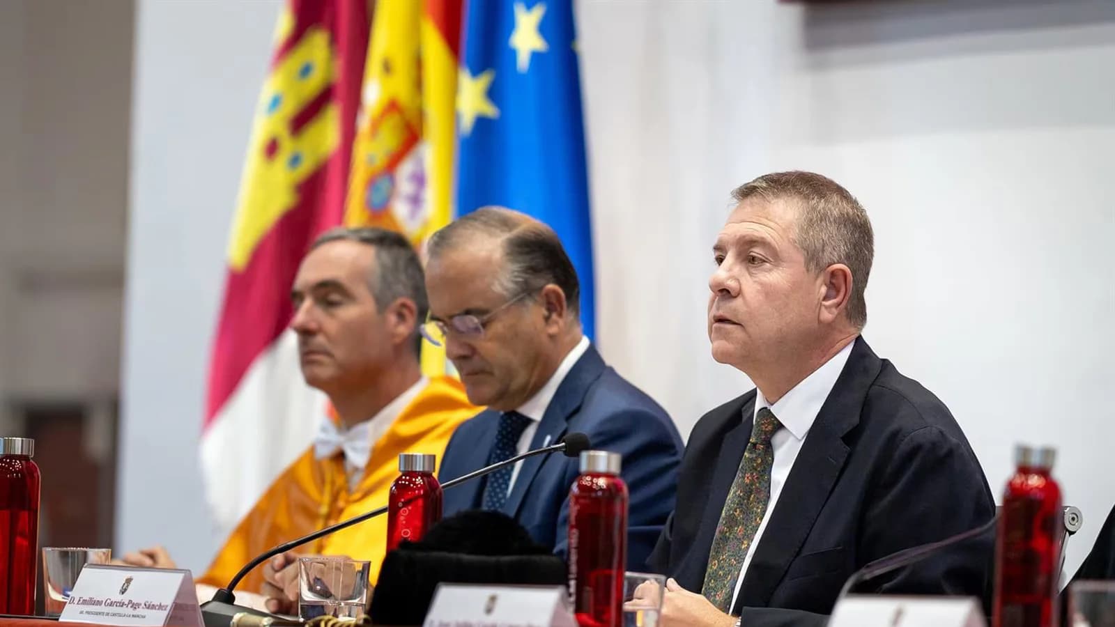 García-Page reclama a Puigdemont que abandone toda esperanza de humillar a España y Cataluña