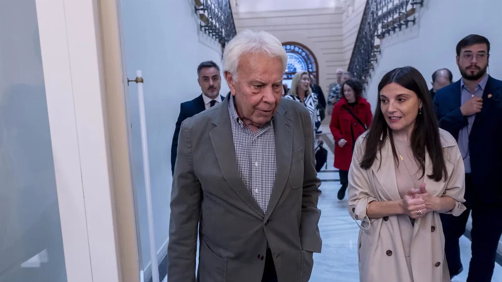 Felipe González defendió el voto por correo ante las críticas del PP