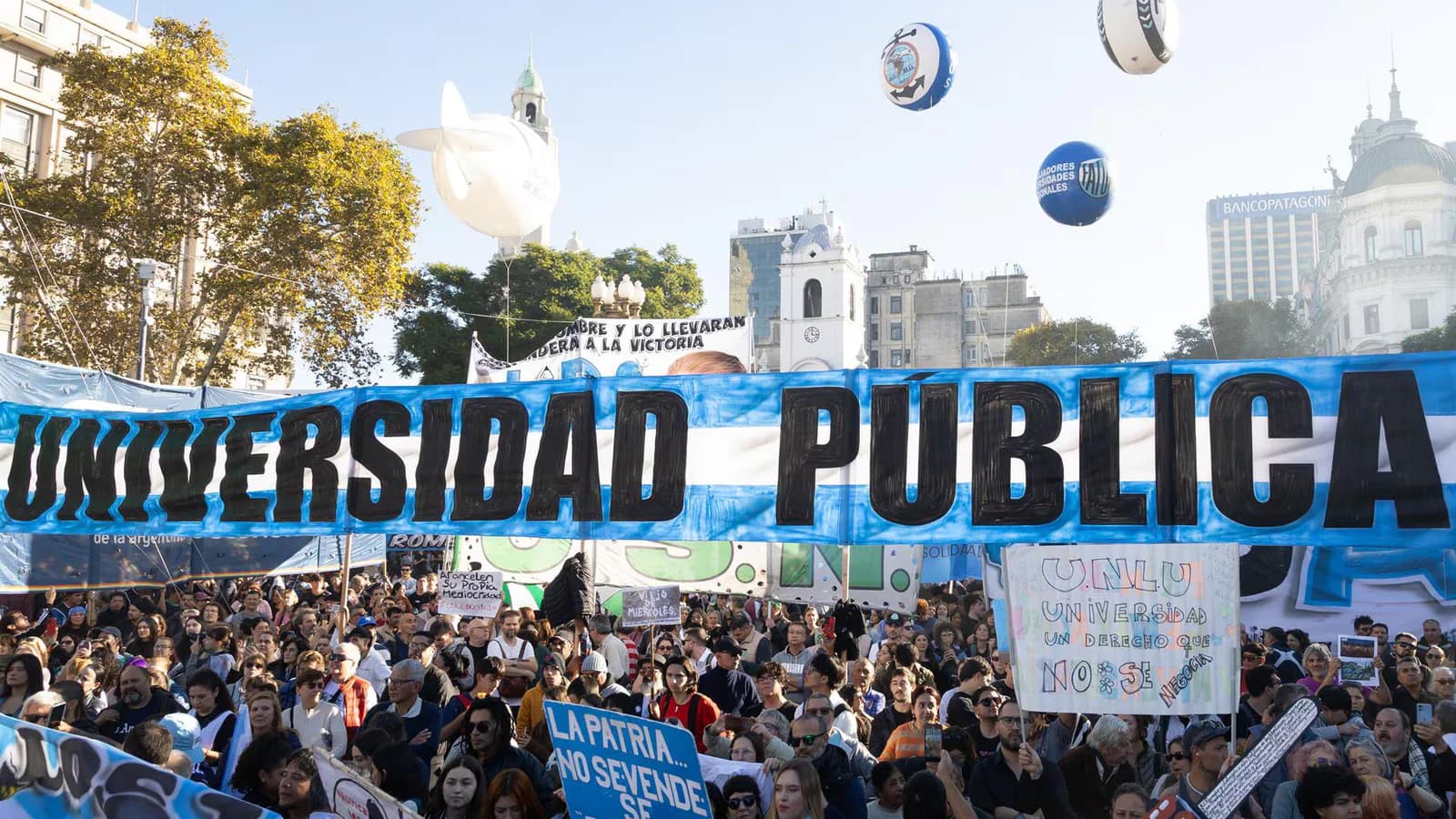 Desalojaron a estudiantes que reclamaban por el financiamiento universitario