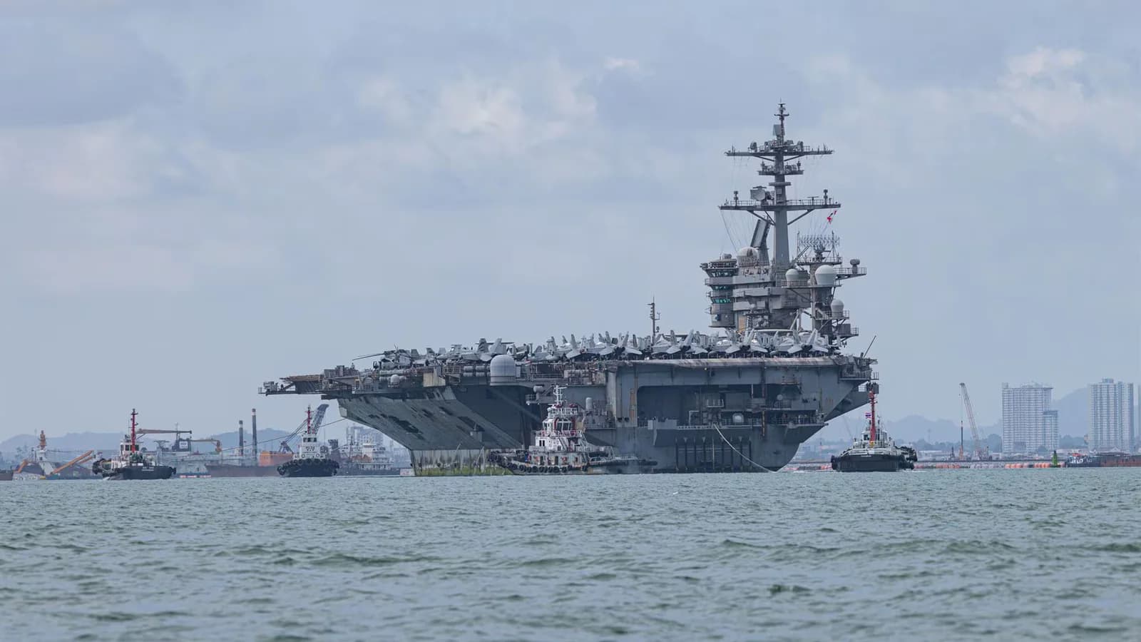 El USS Abraham Lincoln vuelve a Estados Unidos tras 321 días de despliegue