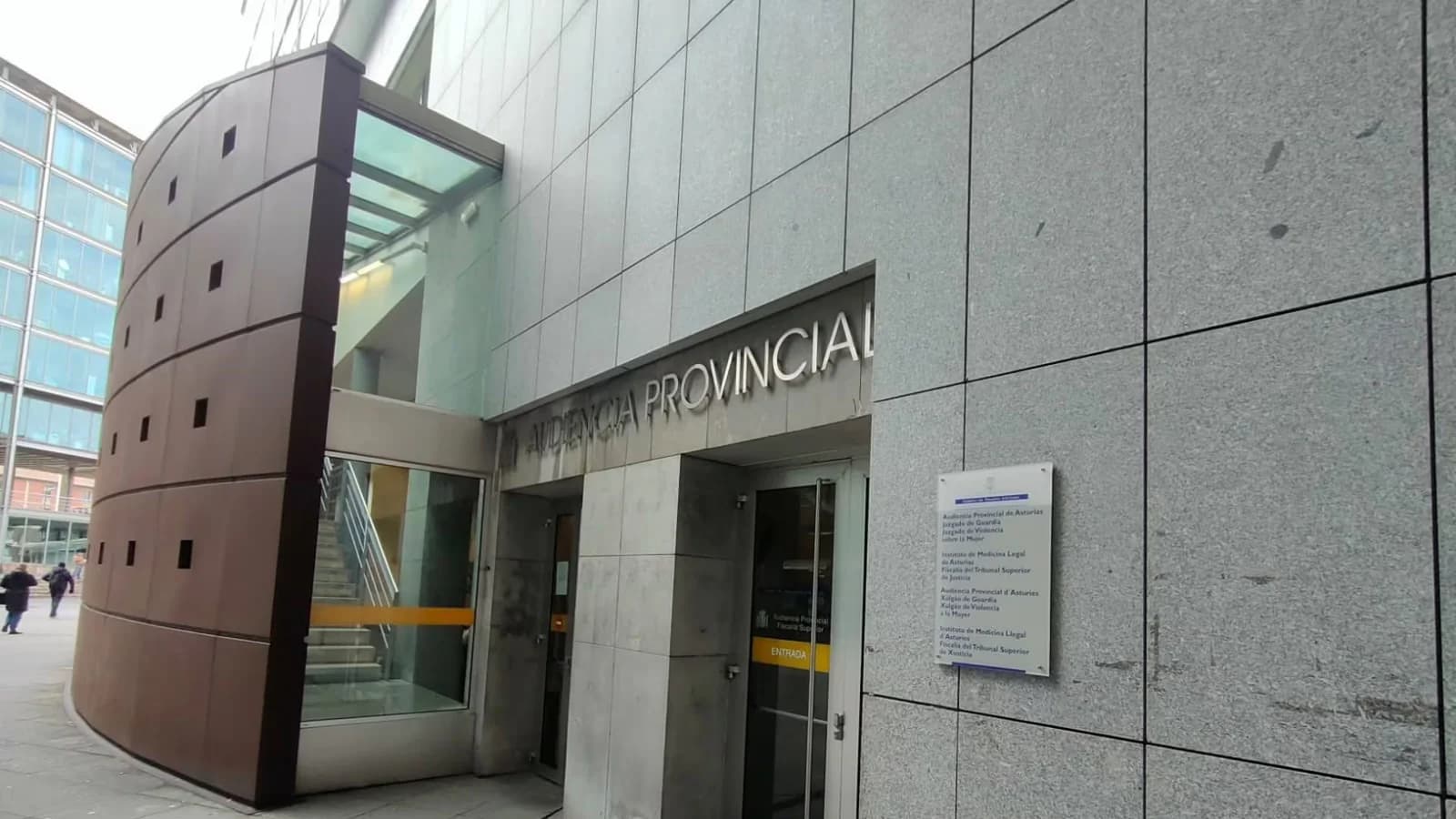 Aceptó siete años de prisión por apuñalar a dos jóvenes en Navia