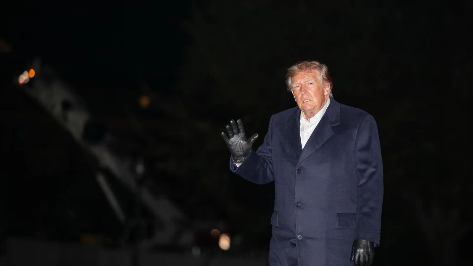 Trump defendió sus dichos sobre posibles bombardeos en California y el precio de la gasolina