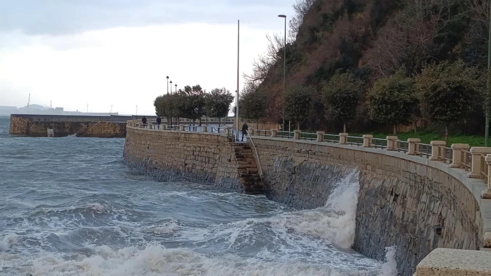 Baleares y Cataluña, bajo aviso naranja por olas de hasta cinco metros