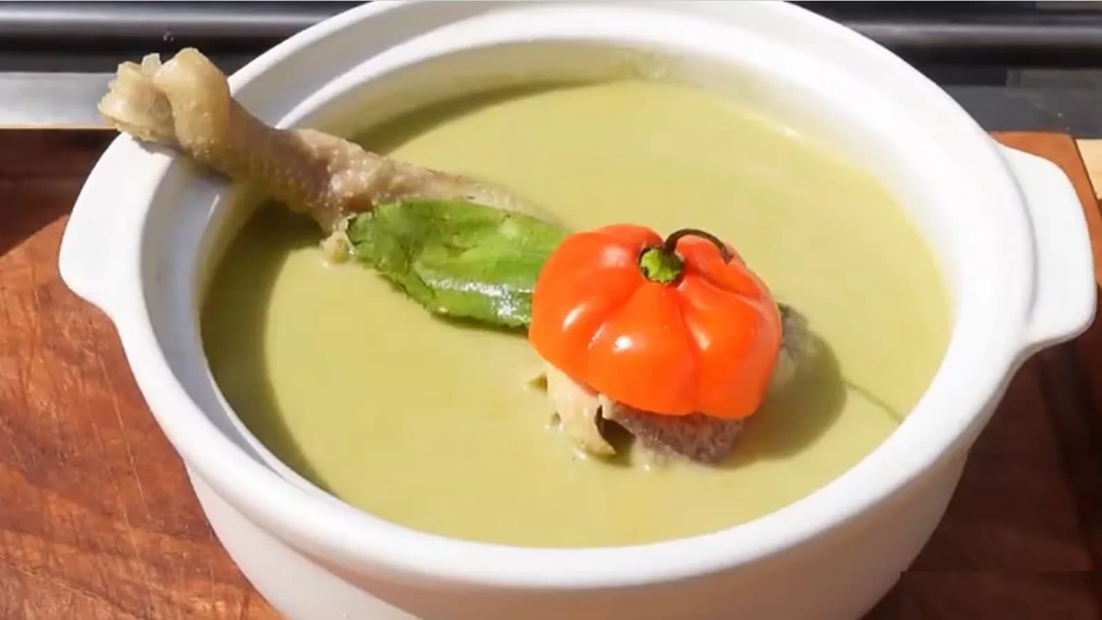 Inchicapi de gallina: receta amazónica peruana con maní y maíz