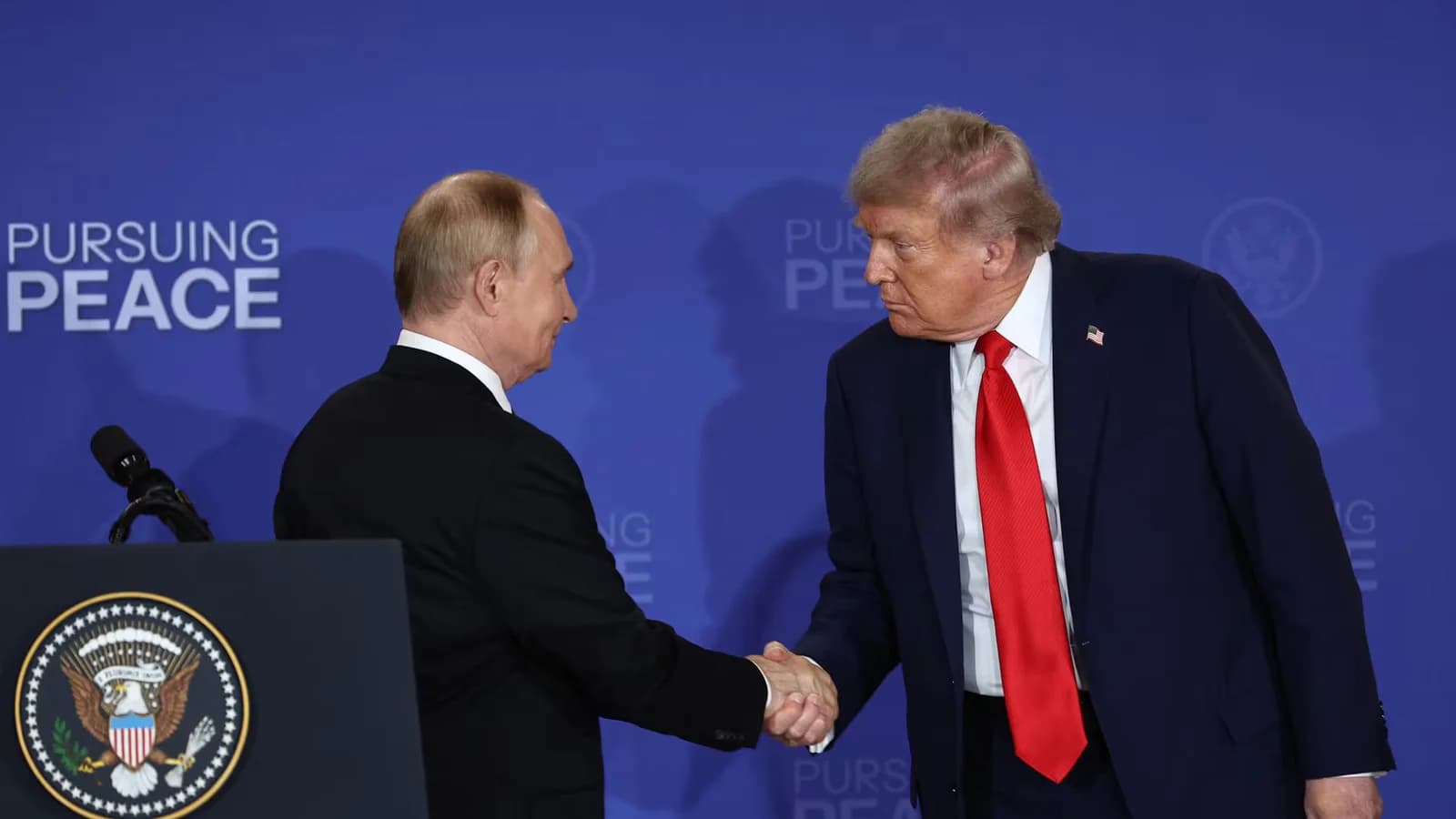 Trump anunció un acuerdo para que Rusia envíe diésel a Estados Unidos y al mundo