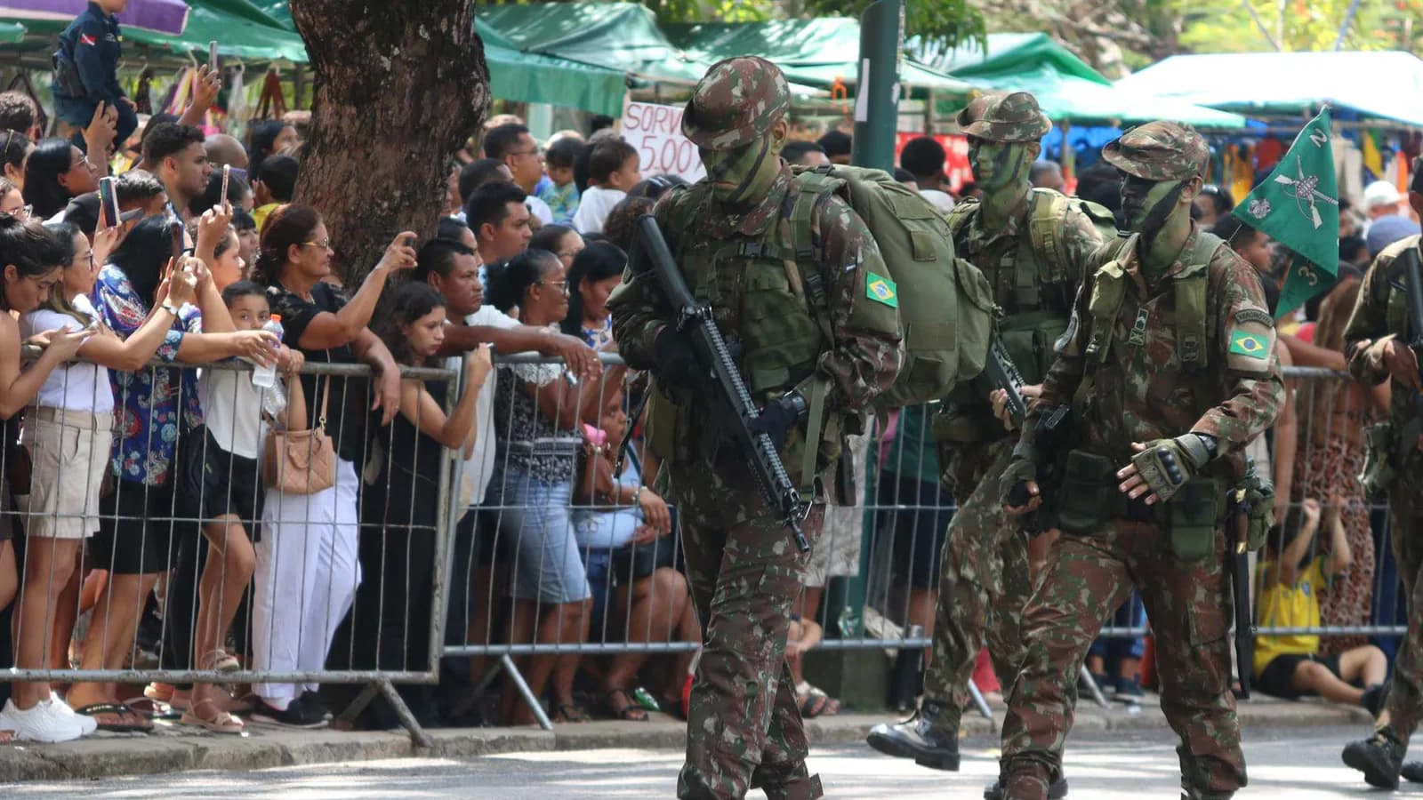 Abatieron a un hombre que retenía a 13 niños en una escuela de Curitiba