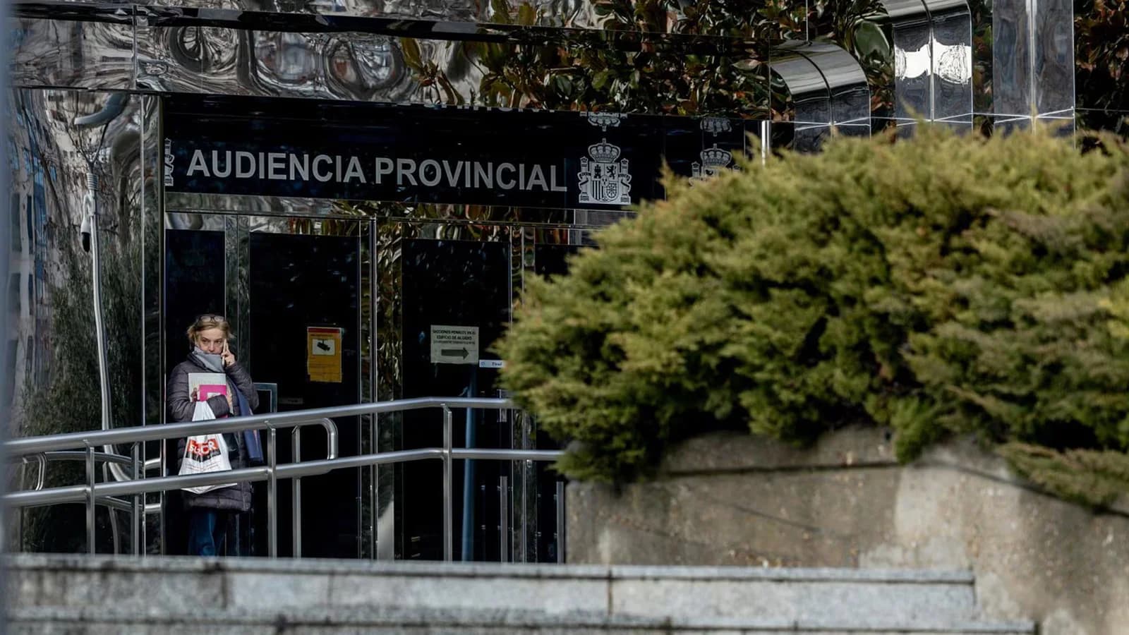 Absuelven en Madrid a una mujer acusada de estafar a su padre