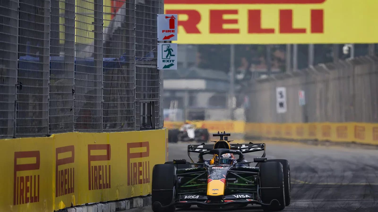 Verstappen ganó la esprint de Singapur en una carrera marcada por la lluvia