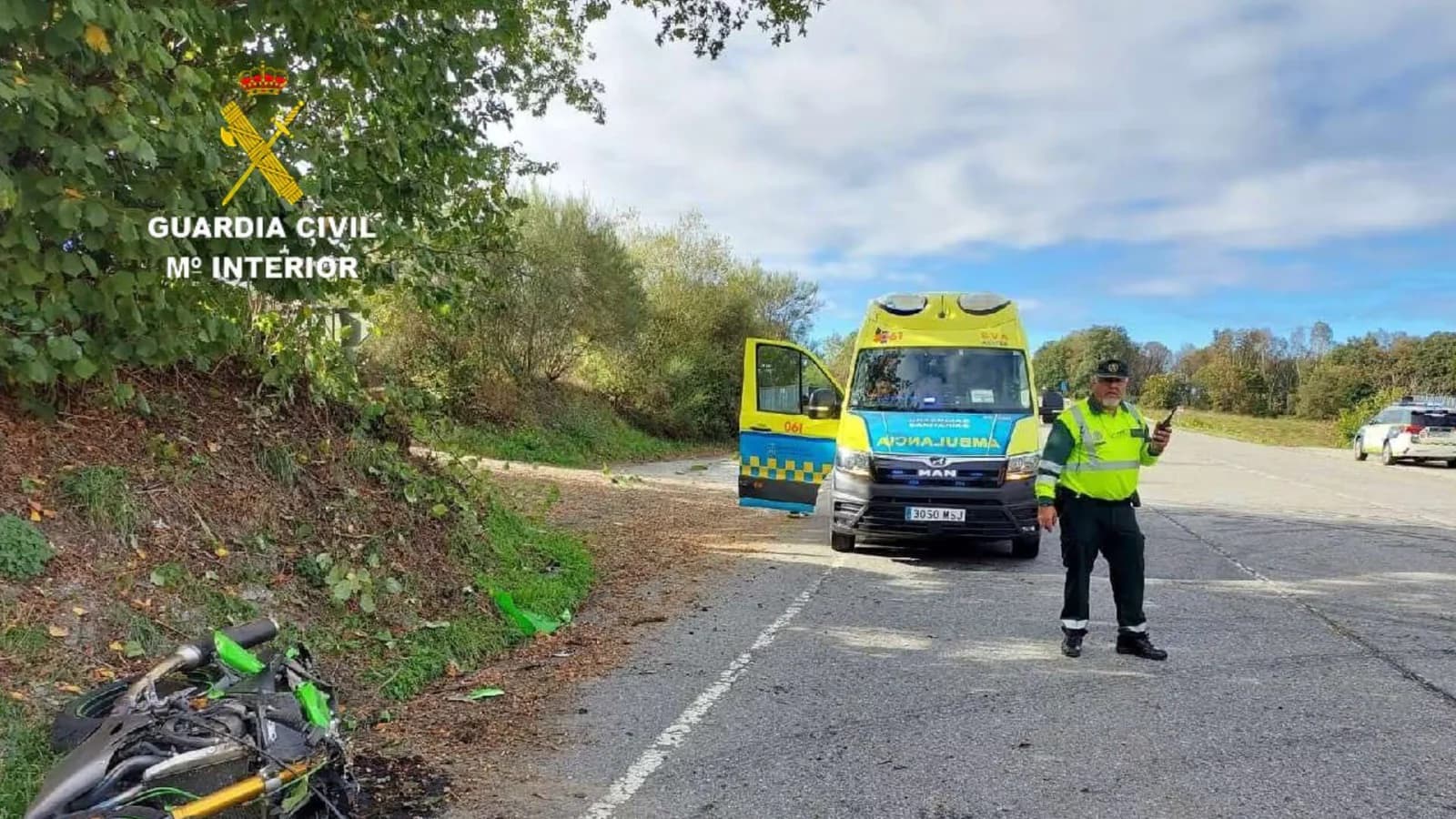 Murió un motociclista de 52 años tras chocar contra un tractor en Dozón