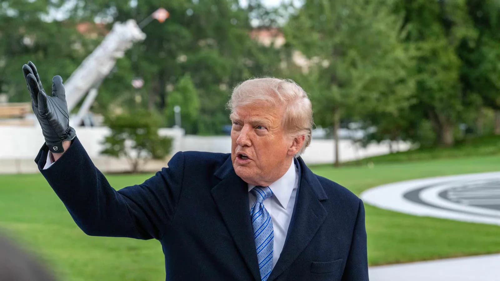 Trump pidió que Ucrania tenga “un nuevo presidente” y criticó a Zelenski