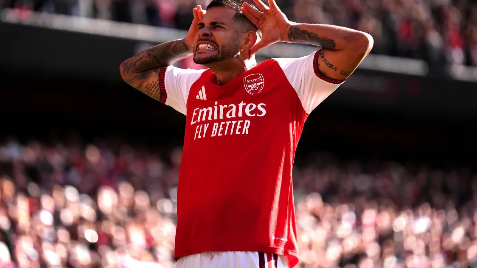 Arsenal vence al Leeds y mete presión al Manchester City en la Premier