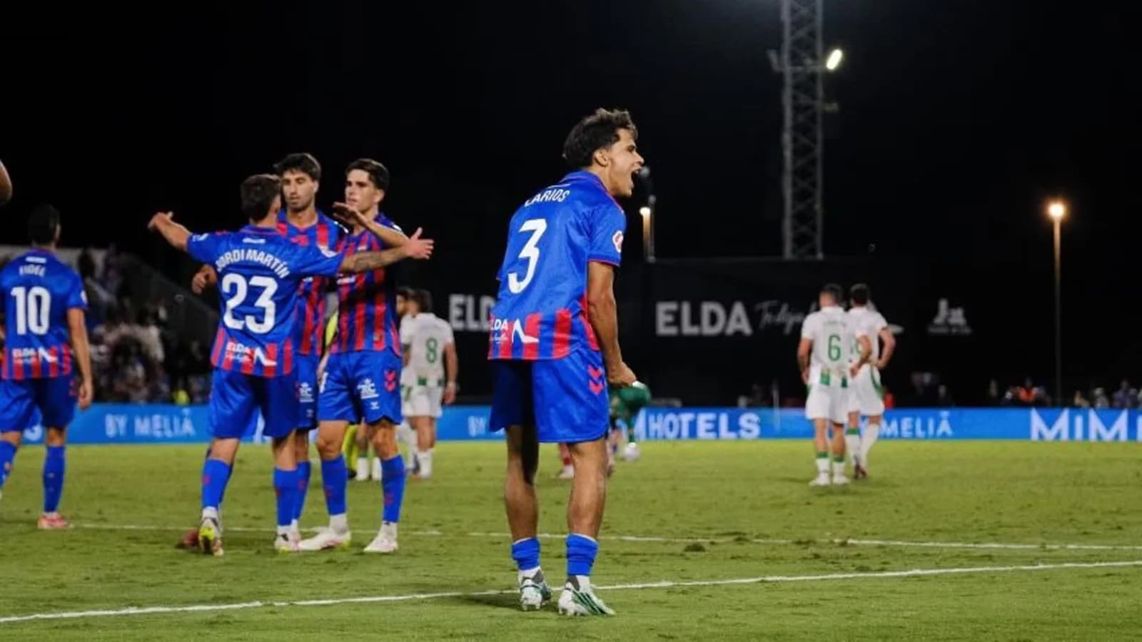 El Sabadell extiende su racha y el Eldense vuelve a remontar